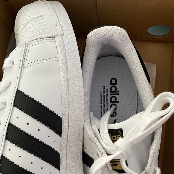 Adidas Superstar - Picture 1 of 3